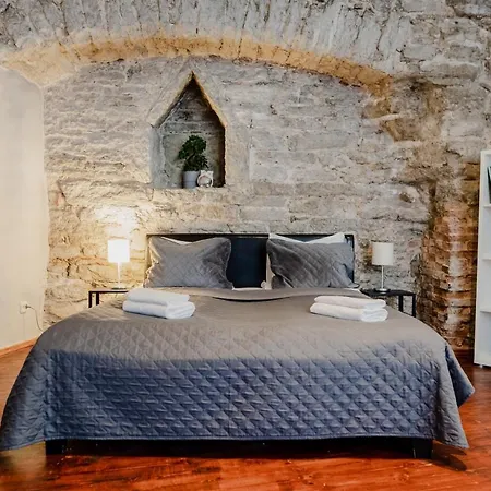 Dream Stay - Old Town City Wall Studio Apartment Талин Екстериор снимка